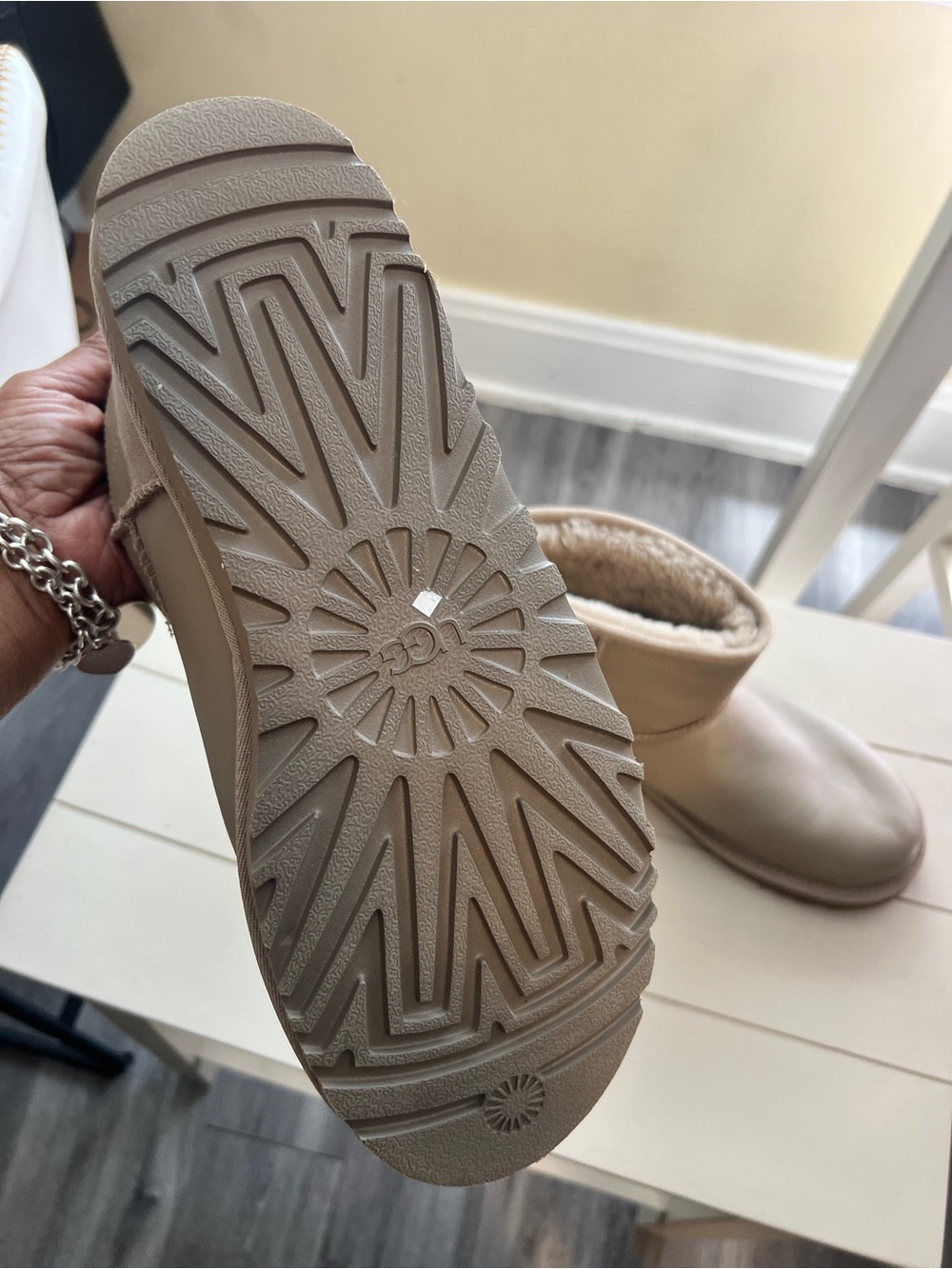 New UGG! Women's Short Winter Boots - Cream Faux-Shearling Lined READY FOR FALL. - Picture 4 of 11